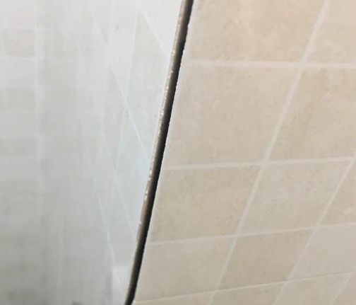 朝阳瓷砖空鼓维修公司分享阳台瓷砖脱落的修复过程可以分为以下几个步骤