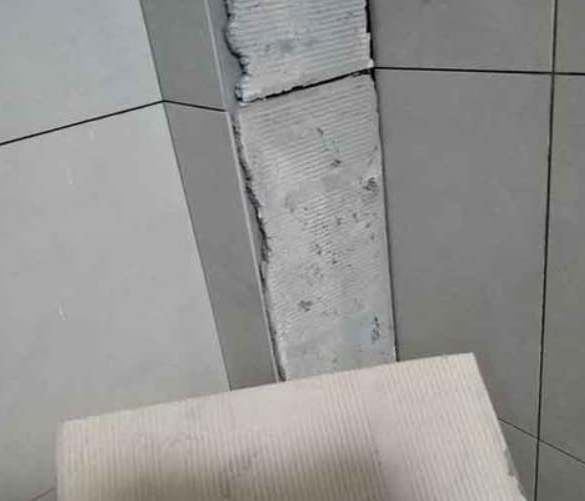 朝阳瓷砖空鼓维修公司分享下厨房瓷砖脱落的补救措施。